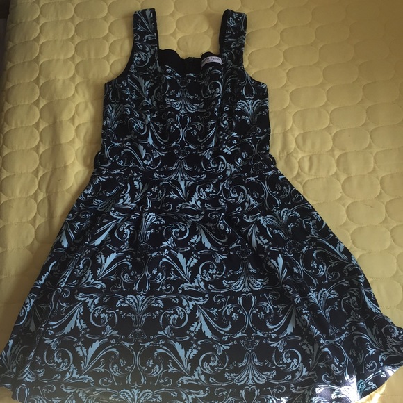 Dresses & Skirts - Dress
